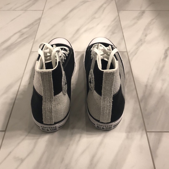 NWT Men’s Converse High Top Sneakers - Picture 7 of 8